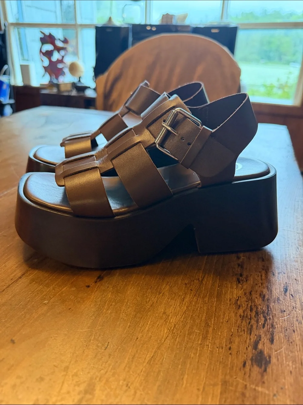Candie’s chocolate Leather Laura Platform Sandal size 7/37